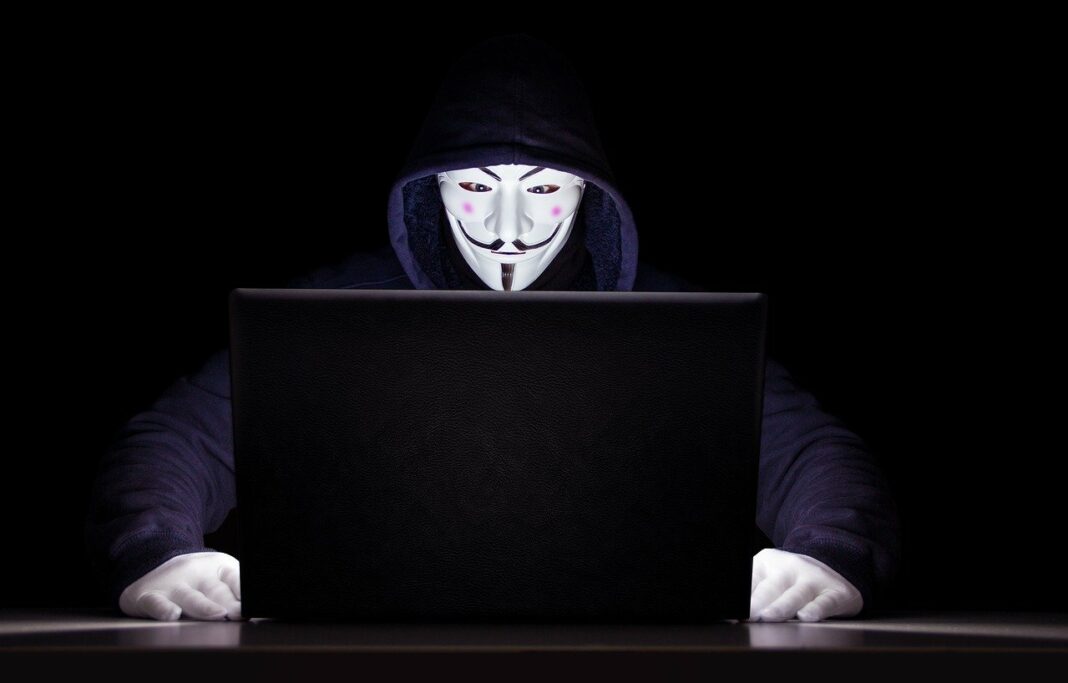 Arnaque Bitcoin un ado gagne 2,5 millions de dollars en Bitcoin depuis sa chambre - anonymous-g27d18e6b4_1280