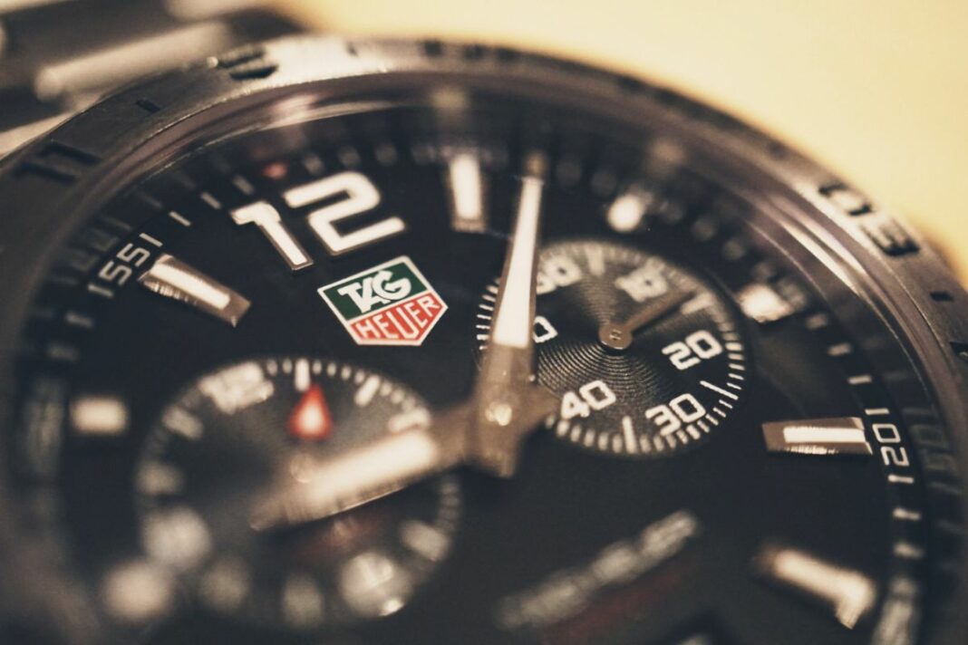 L'horloger de luxe Tag Heuer, acceptera le Bitcoin et d’autres crypto - canva