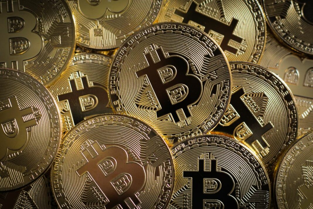 Cathie Wood révèle avoir investi 100.000$ de Bitcoin en 2015 et ne l’avoir jamais vendu - canva