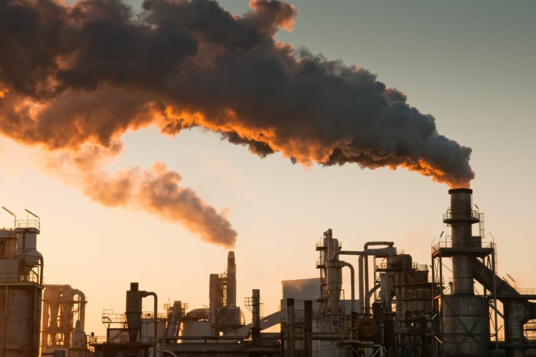 Le côté sombre des cryptomonnaies L'impact environnemental de l'exploitation minière - canva